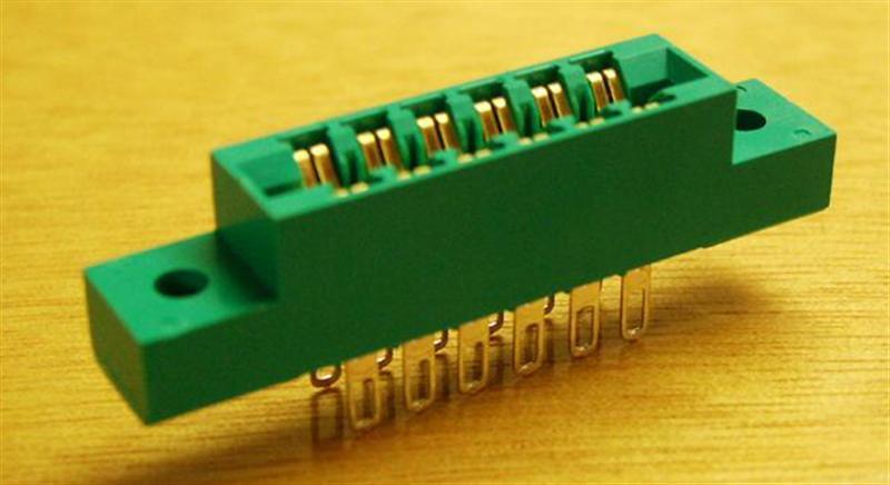 card edge connector